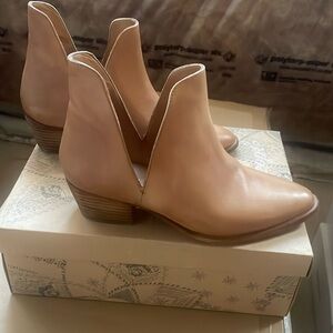 Free People Charm Double V Ankle Boot - size 7